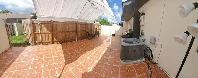 Building Photo - 11821 SW 123rd Ave