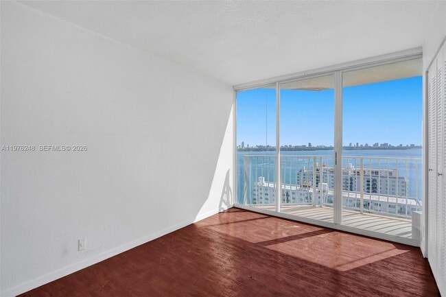 Building Photo - 7601 E Treasure Dr