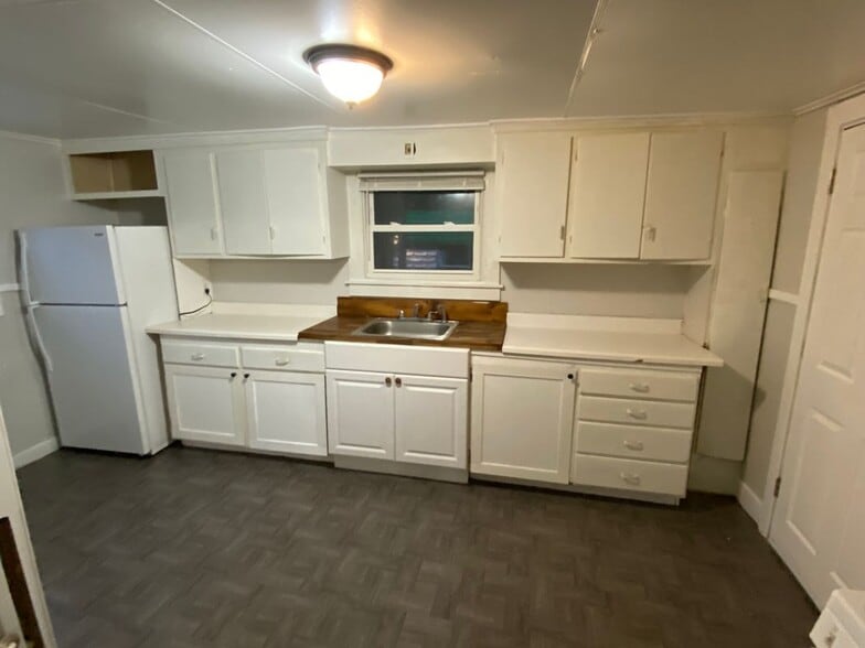 Building Photo - 130 Congress St