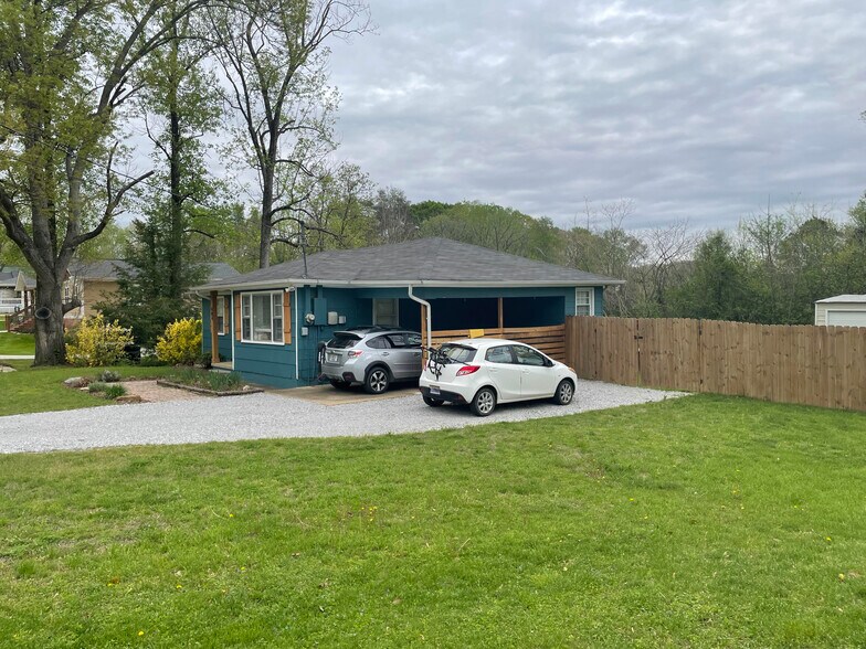 Building Photo - 404 Isbill Rd