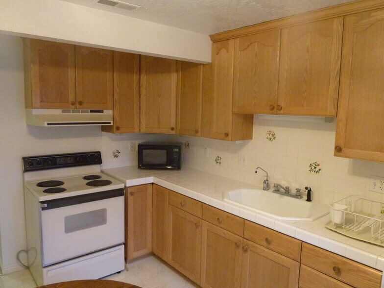 Building Photo - 8627 S Cima Dr