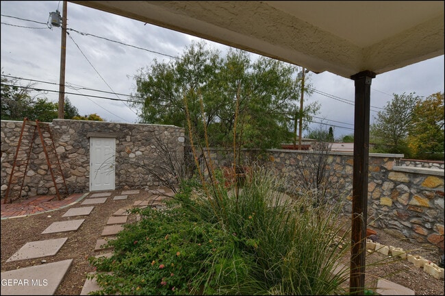 Building Photo - 1100 Kelly Way