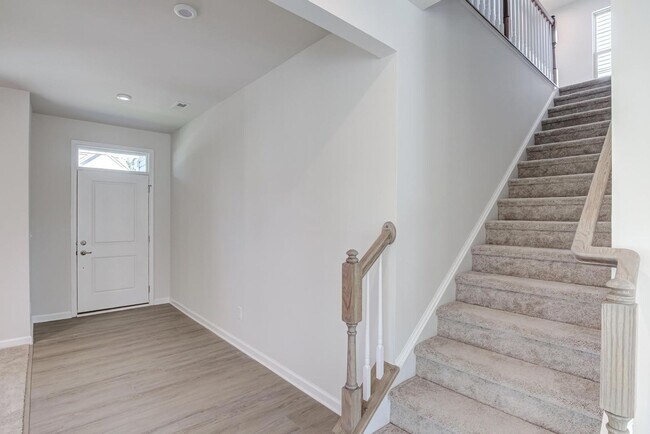 Building Photo - 5 Bedroom Home in Youngsville, right off o...
