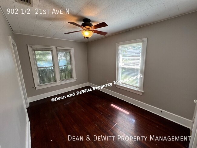 Building Photo - 902 1/2  21st Ave N-