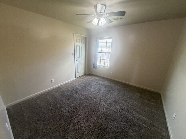 Building Photo - 306 Allyson Dr