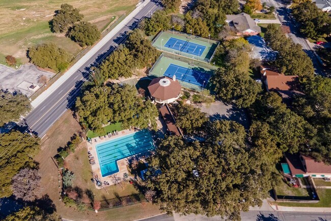 Building Photo - 8411 Brixton