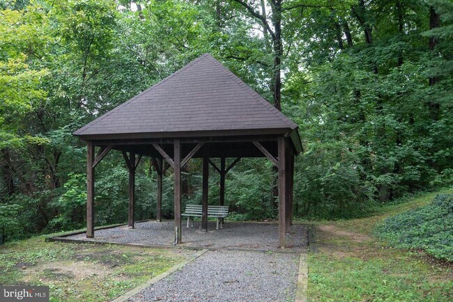 Building Photo - 3712 Valley Dr