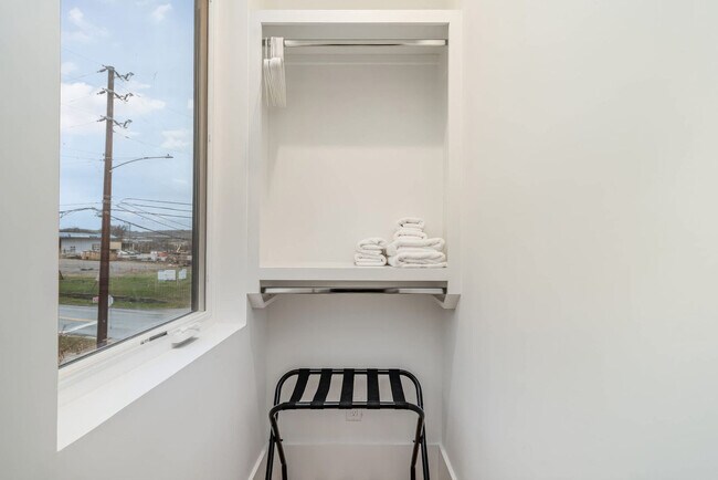 Building Photo - 48 Fern Ave