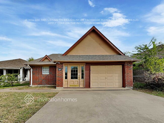 Building Photo - 804 E Aimee St