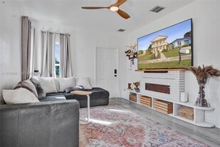 Building Photo - 1129 10th St