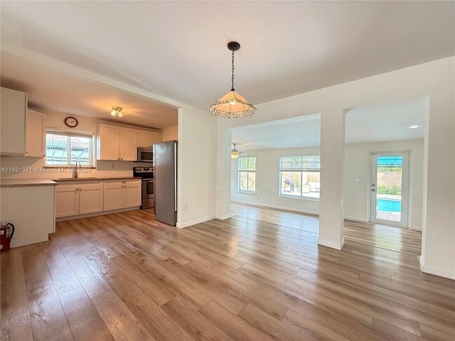 Building Photo - 2625 SW 67th Ave
