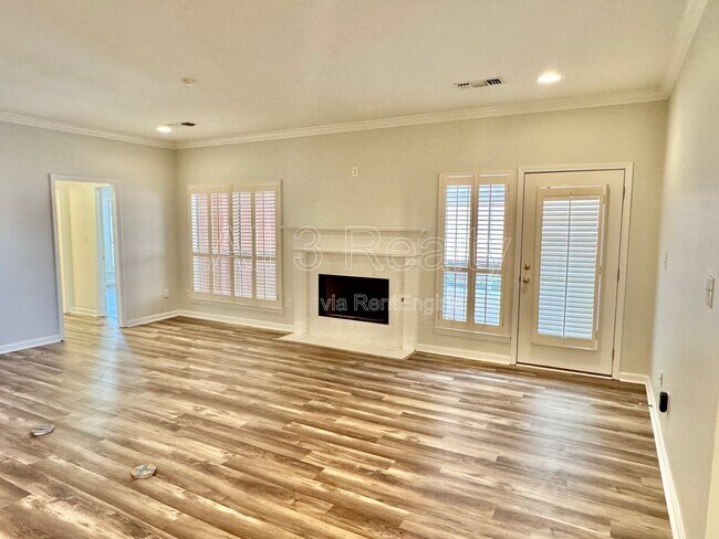 Building Photo - 113 River Chase Ct
