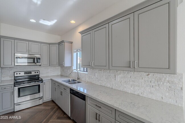 Building Photo - 10532 N 79th St
