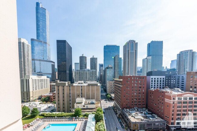Building Photo - 2 bedroom in Chicago IL 60654
