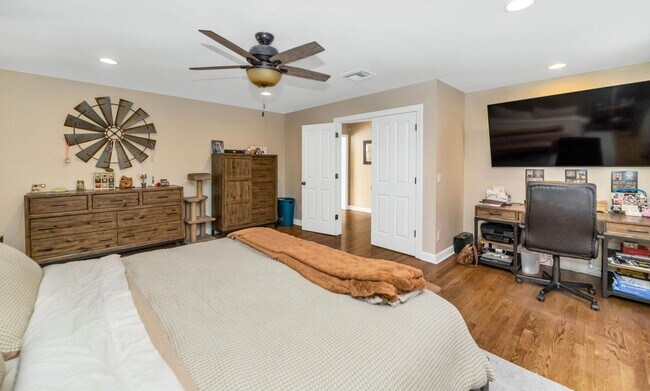 Building Photo - 1021 W Encanto Blvd