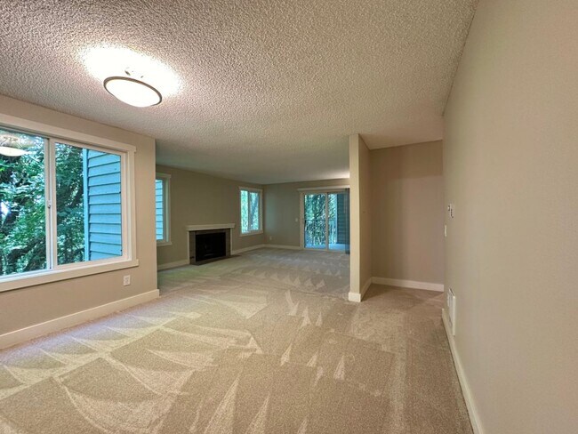 Building Photo - 2Bd/2Ba Bellevue Condo