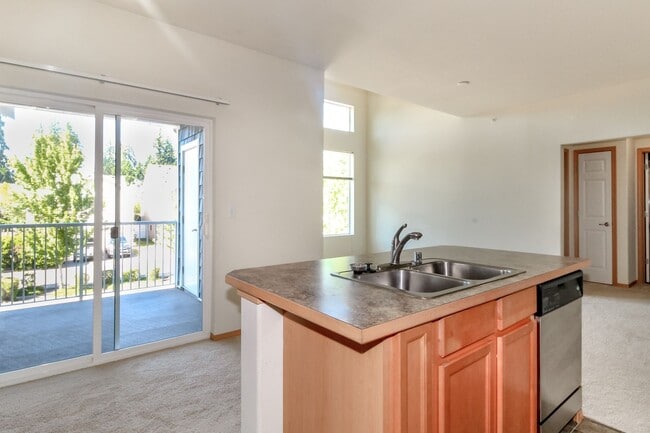 Building Photo - 2-Bedroom DuPont Condo with New Interior Paint and Carpet
