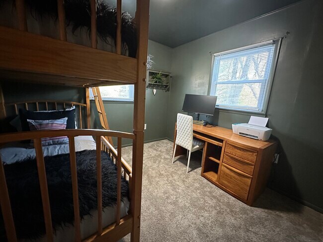 Building Photo - 2425 N Headley Rd