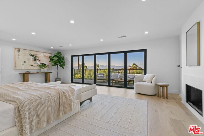 Building Photo - 18101 Green Meadow Dr