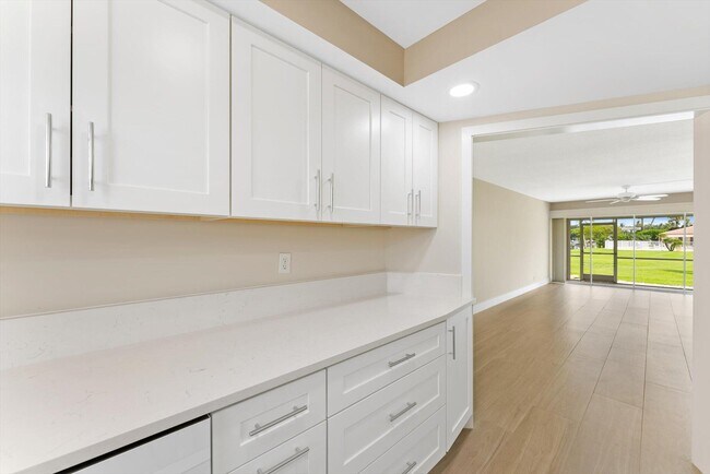 Building Photo - 478 Tequesta Dr