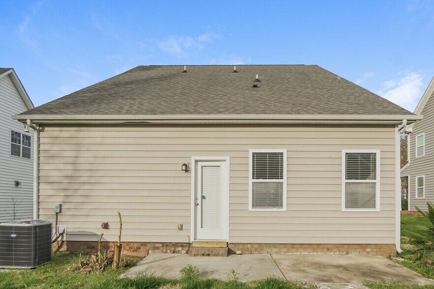 Building Photo - 701 Hicklin Dr