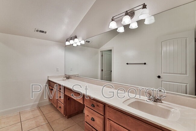 Building Photo - 2478 E Springs Dr