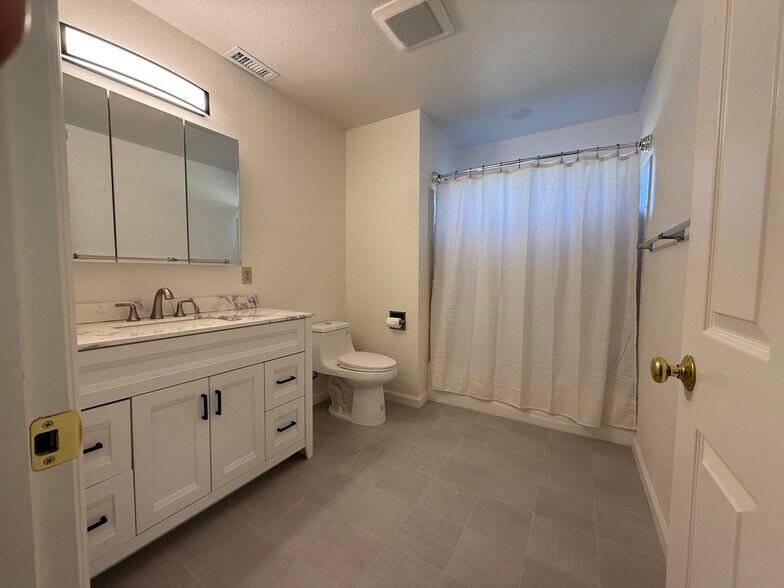 Building Photo - 1420 Slater Street