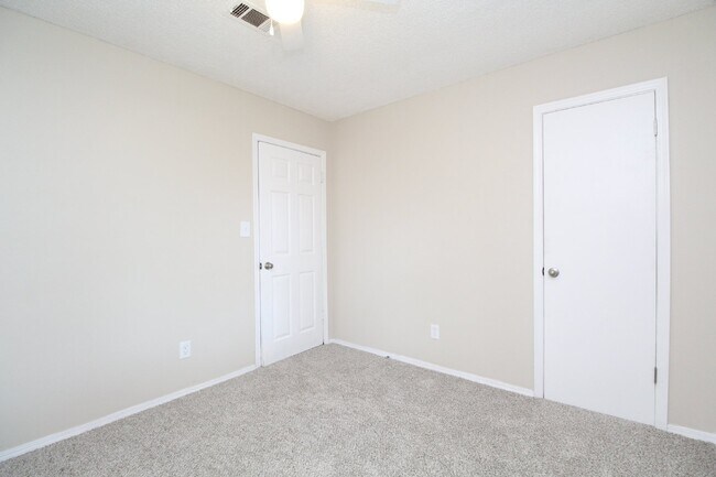 Building Photo - 3-Bedroom Home on Quiet Cul-De-Sac in Northeast Pensacola with Fully Fenced Yard –