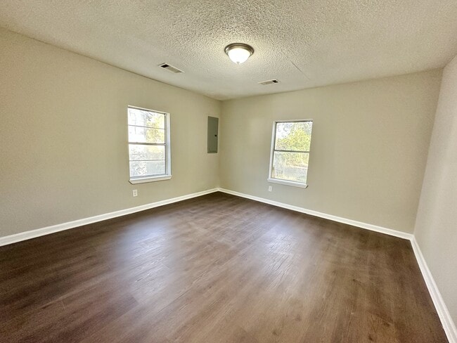 Building Photo - 941 47th Pl N