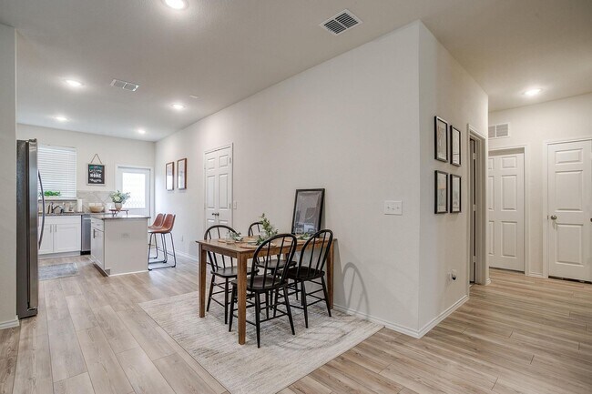 Building Photo - Beautiful Home in Highly Desired Sunset Pointe- 3 Bed, 2 Bath in SW Fort Worth- Crowley ISD- 76123