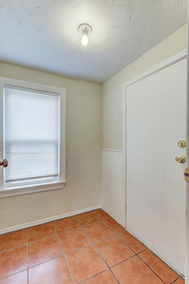 Building Photo - Welcome to the Bethany 2 Bedroom, a charmi...