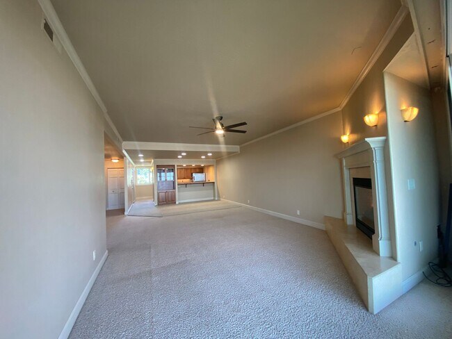 Building Photo - Class and Style! 3 Bed, 2 Bath South Hill ...