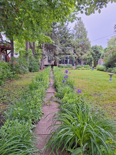 Building Photo - 384 Hall Ave