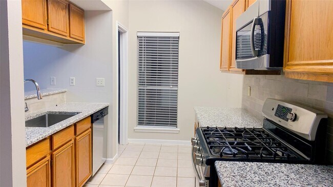 Building Photo - 7703 Hayward Ct