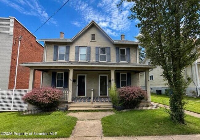 Building Photo - 605 Deacon St