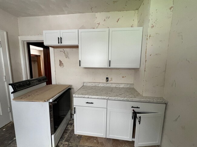 Building Photo - Click the “Apply Now” button or email wapmrentals@gmail.com for a prompt response.