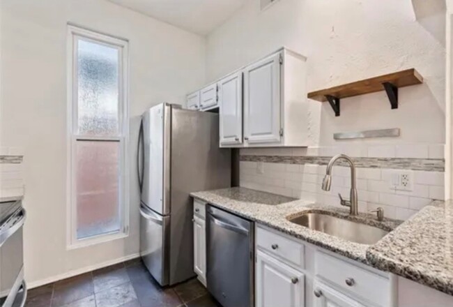 Building Photo - 4407 Buena Vista St