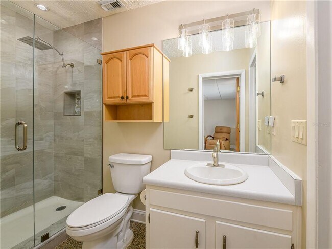 Building Photo - 907 Hillside Terrace