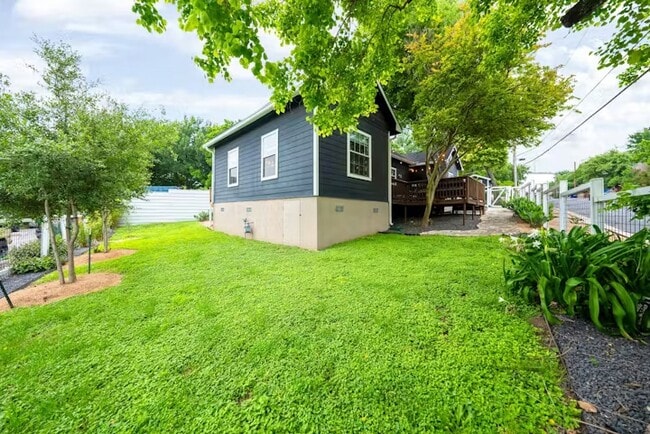 Building Photo - 800 Prospect Ave