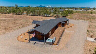 Building Photo - Luxury Home for Rent – Expansive Acreage, ...