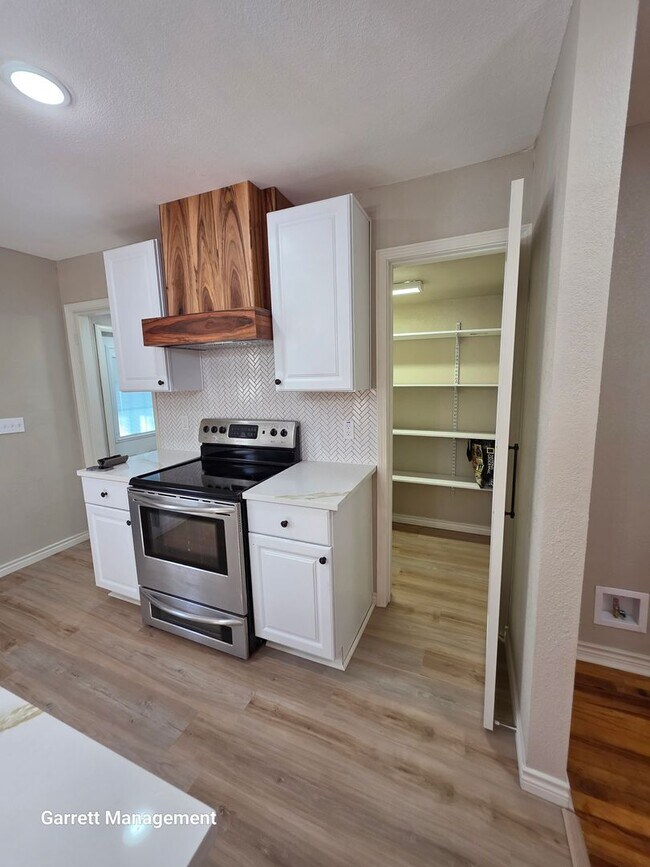 Building Photo - 3/2 Remodeled Home in Lampasas