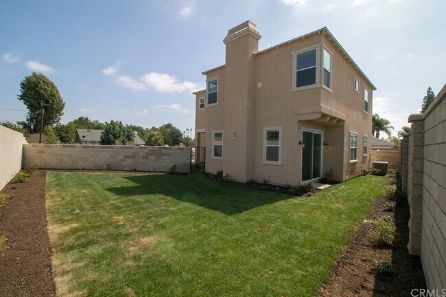 Building Photo - Modern Two-Story Home with Private Backyar...