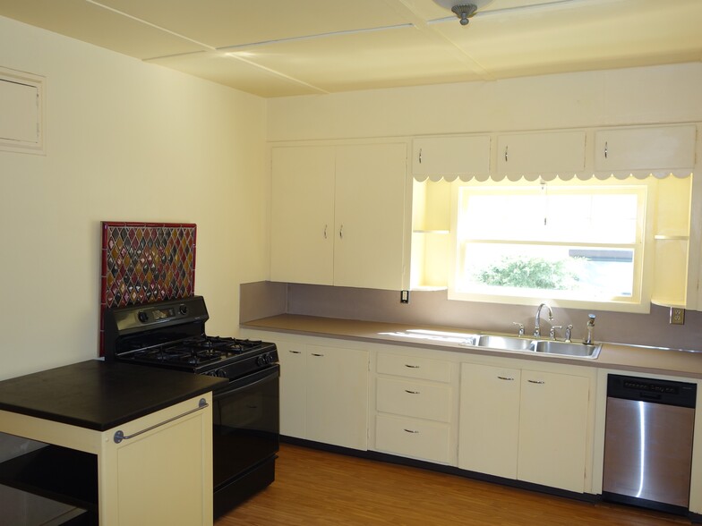 Partial kitchen - 30 NE Stanton St