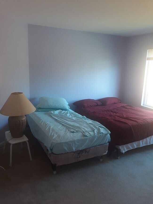 Building Photo - 870 Waterview Dr