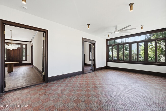 Building Photo - 2979 St Johns Ave