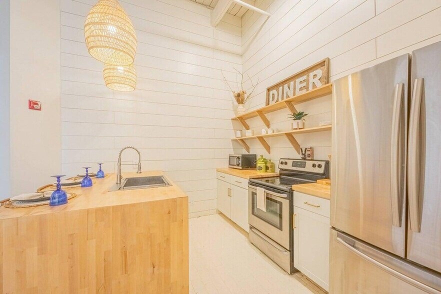 Building Photo - 269 N Hull St