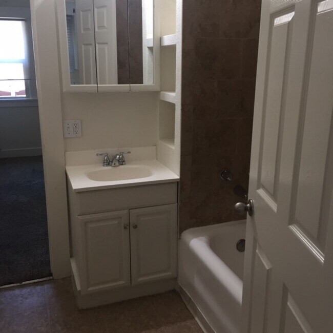 Building Photo - 3685 Arizona St