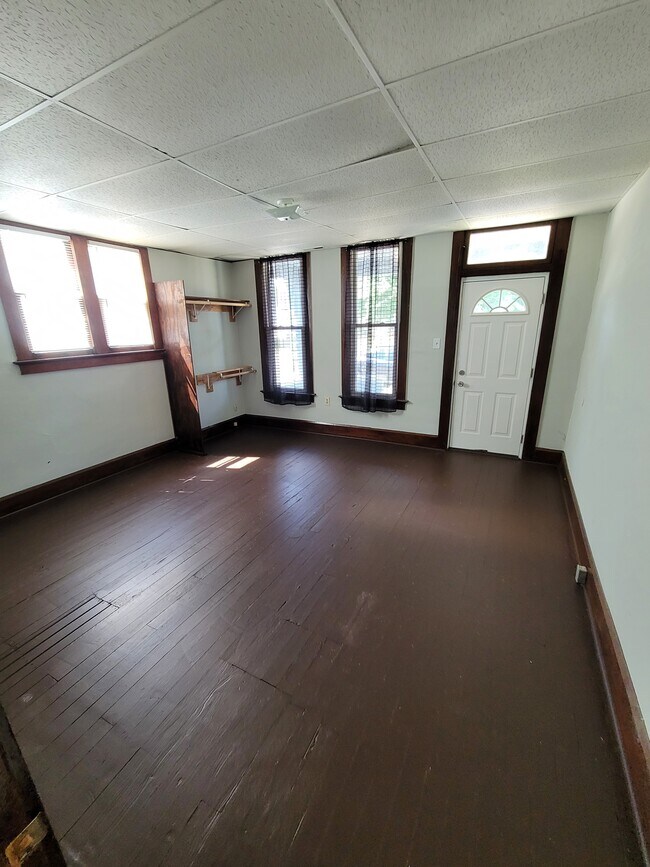 Building Photo - 2524 W Illinois St