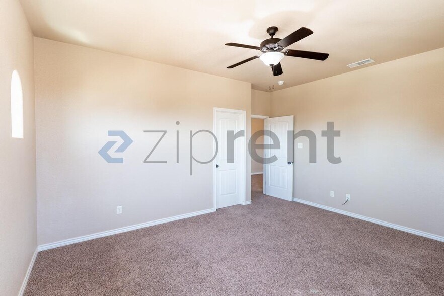 Building Photo - Unit