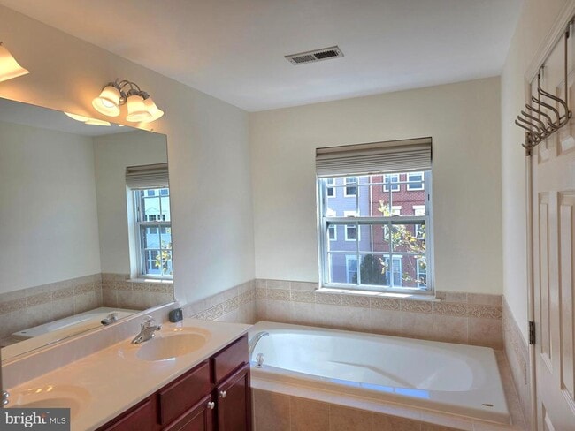 Building Photo - 8245 Macintosh Ct